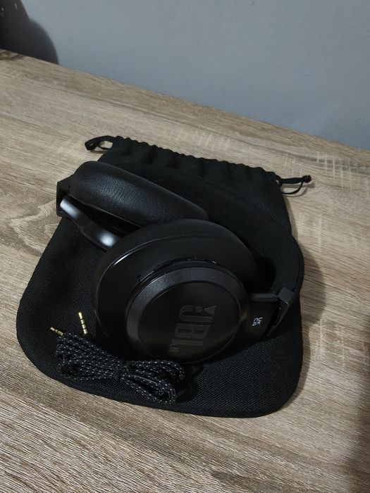 Vând căști jbl negre