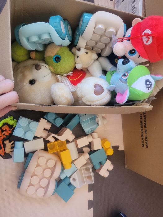 Loturi jucării mașini roboți cărți cuburi