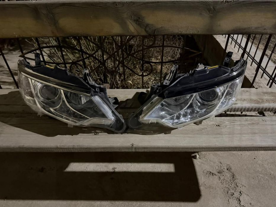 Toyota 55 фара передный