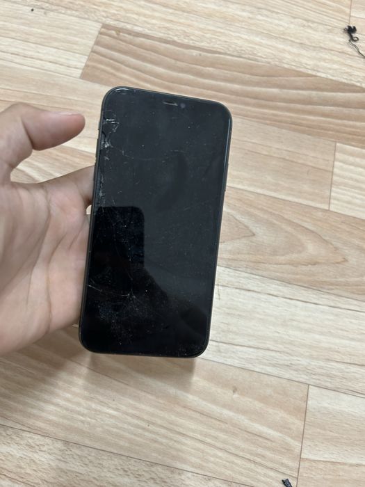 Продам 11 айфон 64гб