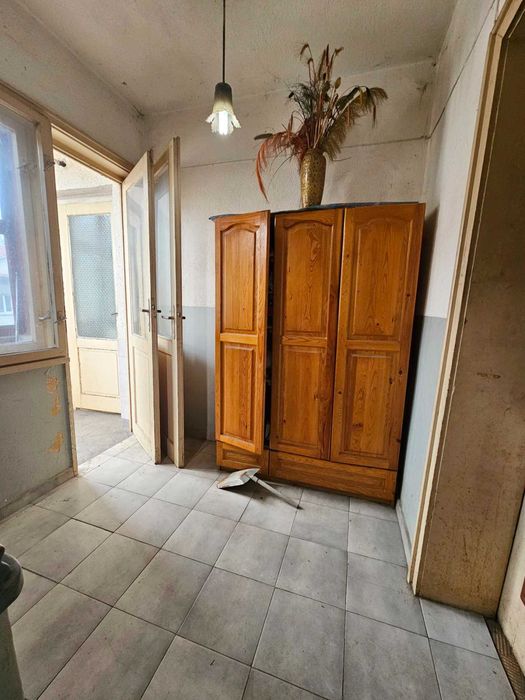 3-етажна къща с двор и гараж в идеален център на Велинград