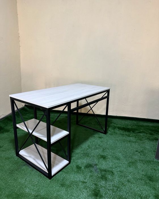 Стол в стиле лофт