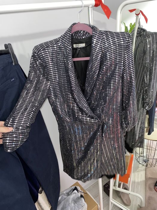 Vand rochii de ocazie