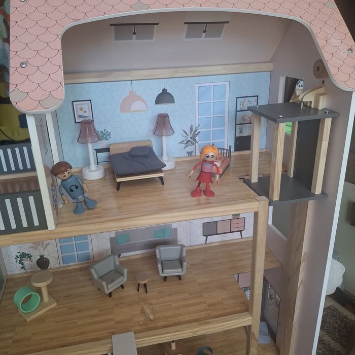Casa de papusi din lemn