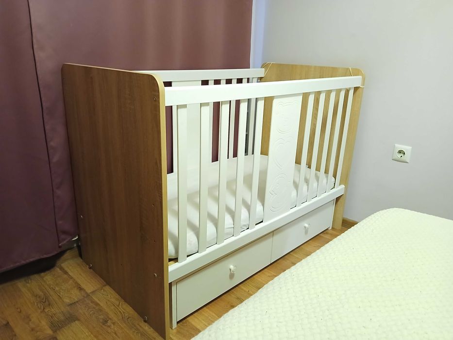 Бебешко легло /кошара/ Арбор с люлеещ механизъм и чекмеджета + матрак