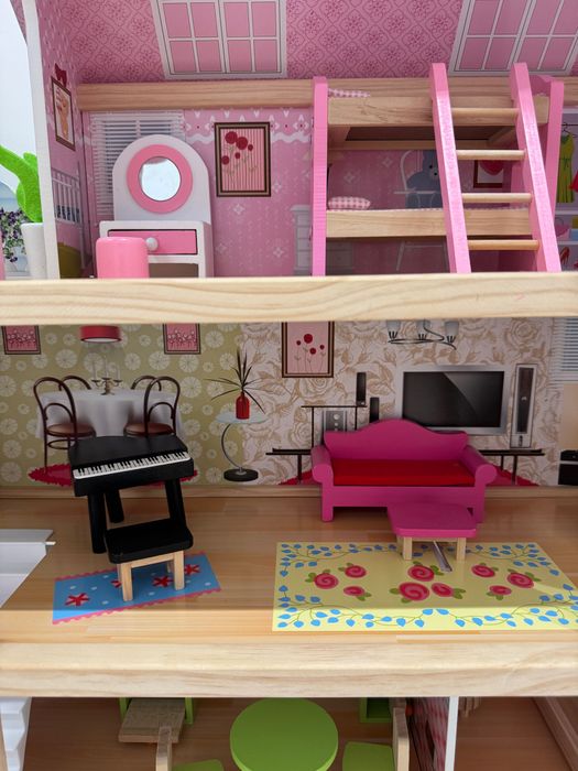 Дървена Къща за кукли. Moni toys.