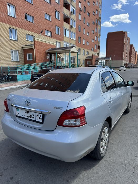 Toyota Yaris 2010 года