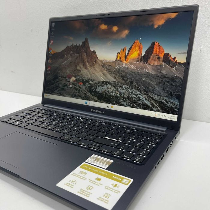 Laptop ASUS VivoBook 15 R1504VA • Factura • Garantie 12 Luni • Ca Nou