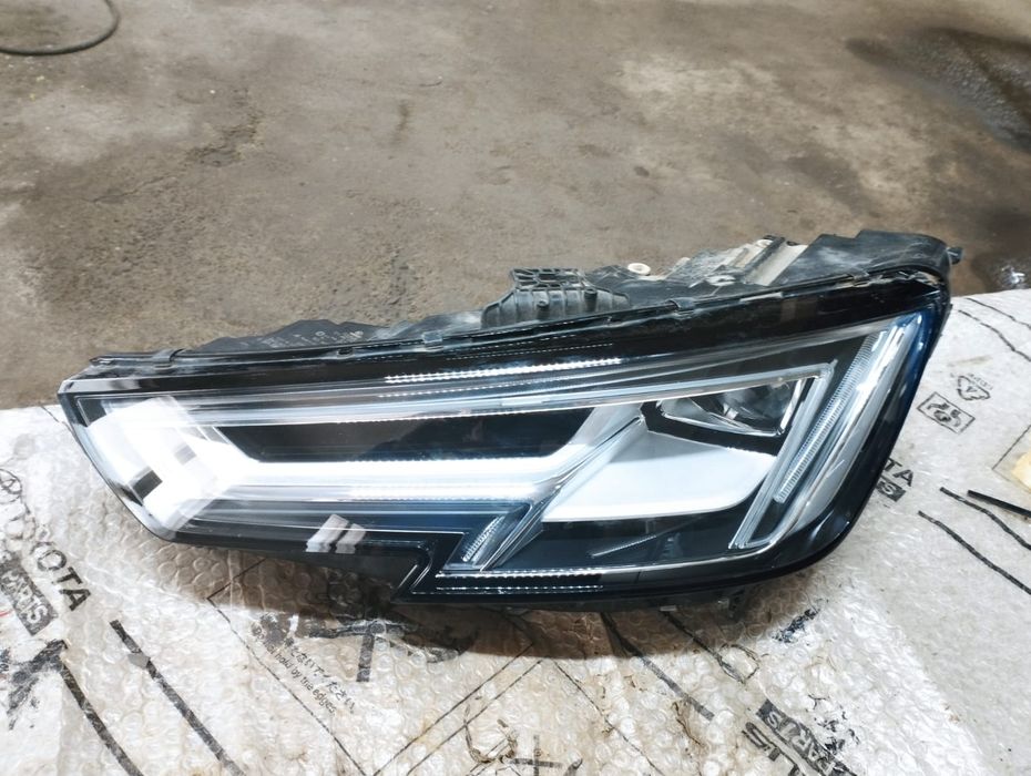 Far stânga audi A4 stânga si tripla pe aripă stânga