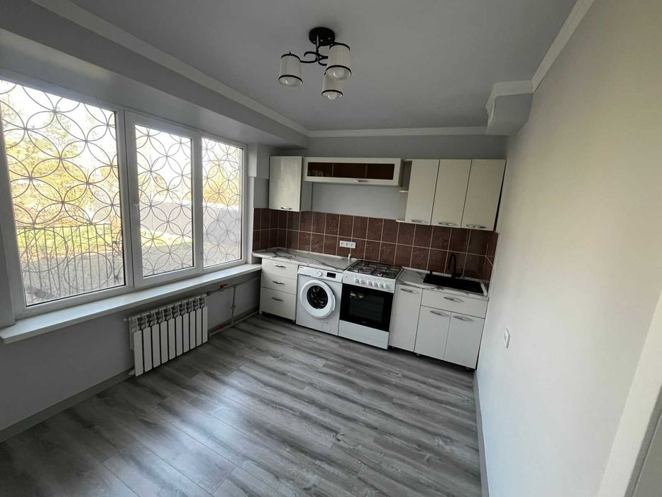 Срочно продам 1 улучшенной планировки квартиру мкр. Дорожник