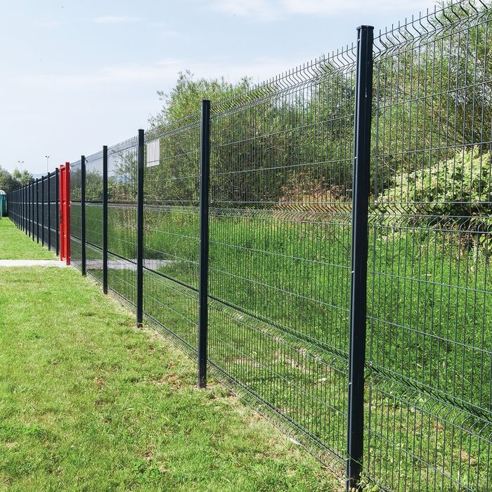 Construim garduri din plasa bordurata