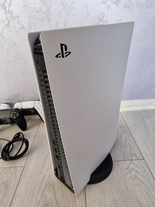 PS5 Disc Edition 825GB + 3 джойстика