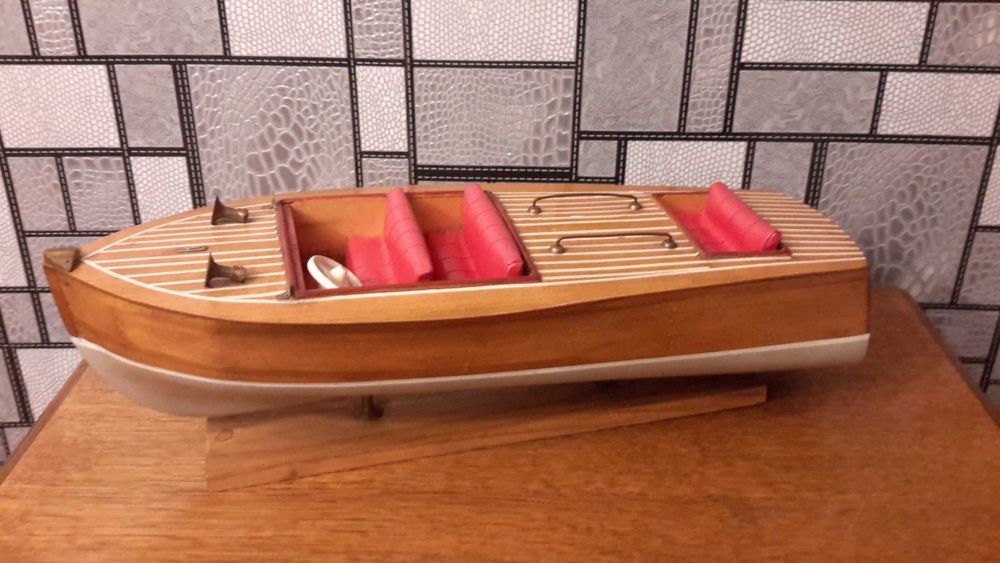 Голяма дървена яхта