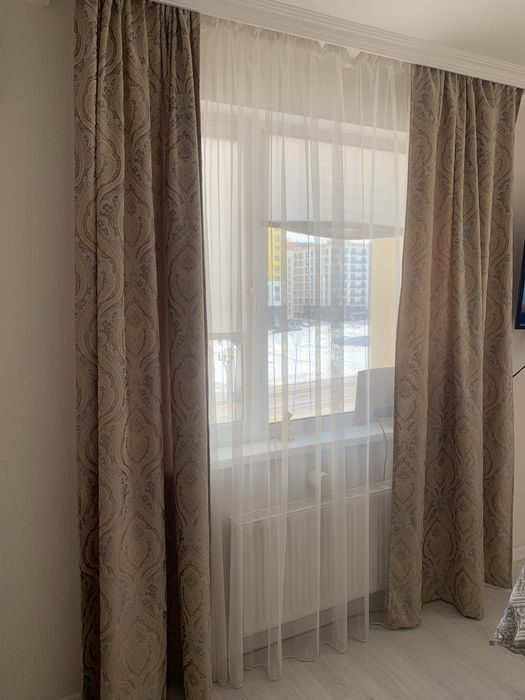 Продам шторы доя зала 2 комплекта