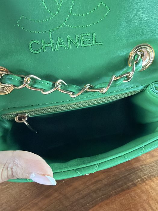 Зелена малка чанта chanel