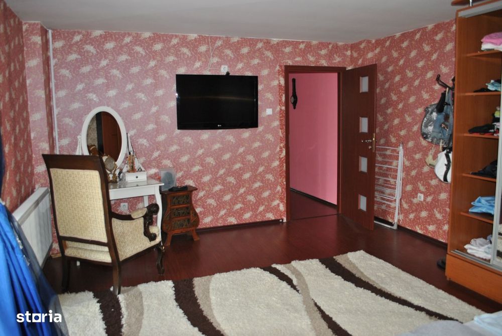 Apartament 4 camere de inchiriat