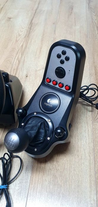 Gaming Volan Logitech G27 Volan+pedal+schimbător+adapter 

Funcționeaz