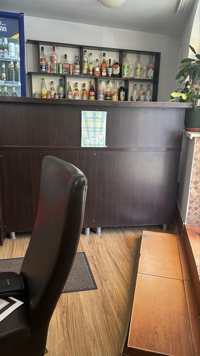 Inchiriez  spatiu bar