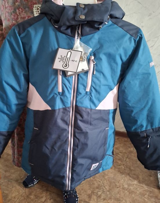 Новый лыжный костюм на девочку