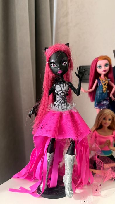 Продам кукол monster high и барби
