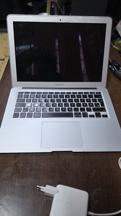 MacBook air i5 8gram ssd