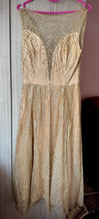 Елегантна рокля, обличана веднъж – като нова