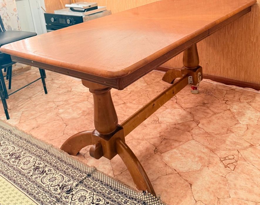 Таза ағаштан ас үстелі