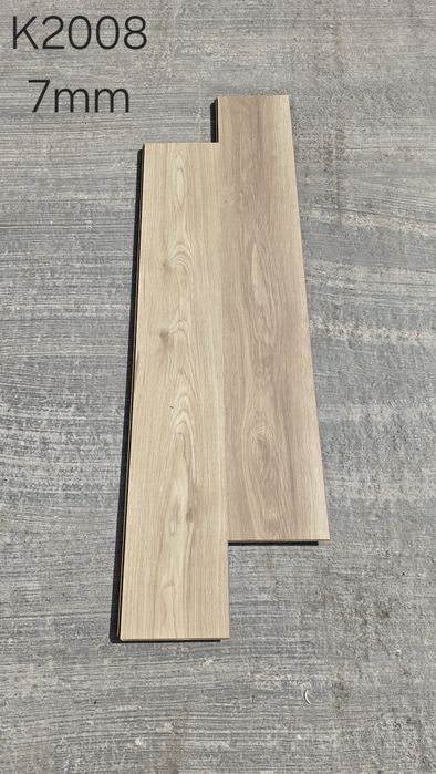 Laminat. Tarket optom. Plintus