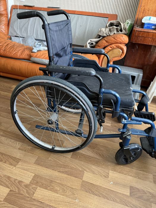 Продам инвалидную коляску б/у за 40.000