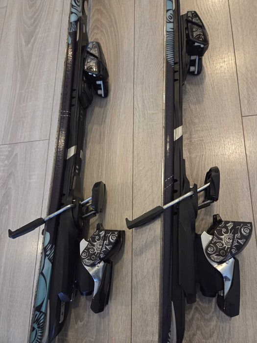 Schiuri Atomic Cloud 7 cu legaturi & bete – 156 cm – carving damă