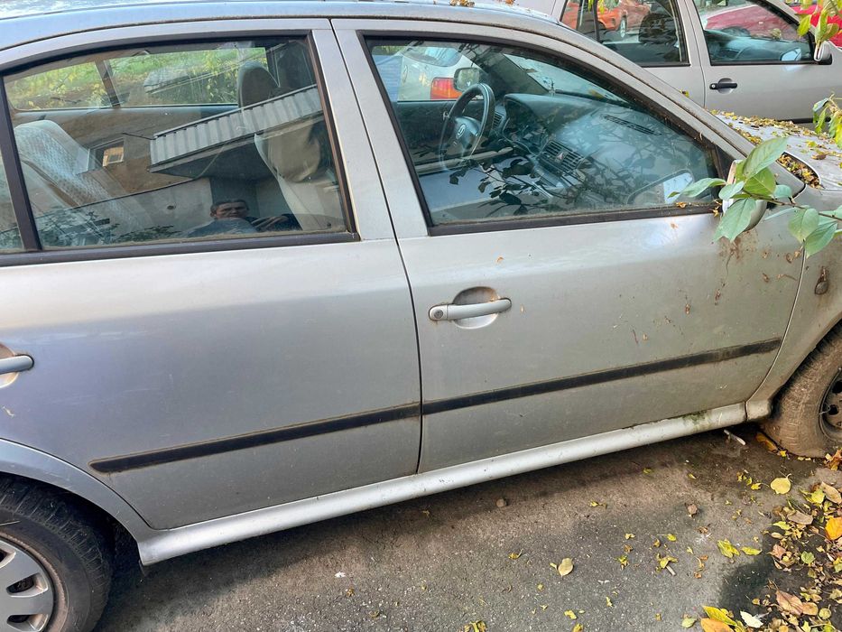 Vând în Lugoj Skoda Octavia Tour M1 AA berlină pe motorină motor AXR 1.9 TDI 101 CP 74 kw achiziționată nouă la 21.11.2008.