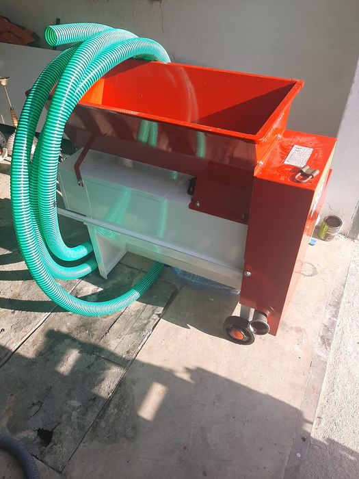 Мелене на грозде по домовете 10ст. на кг.