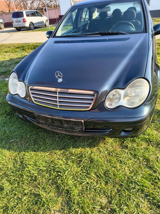 Mercedes-Benz C200