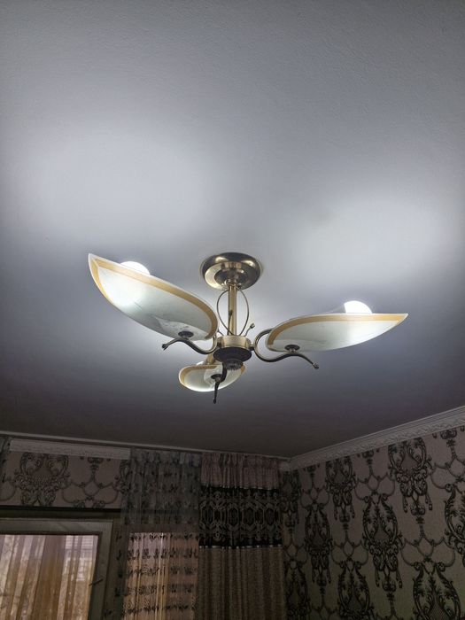 Люстра в хорошем состоянии