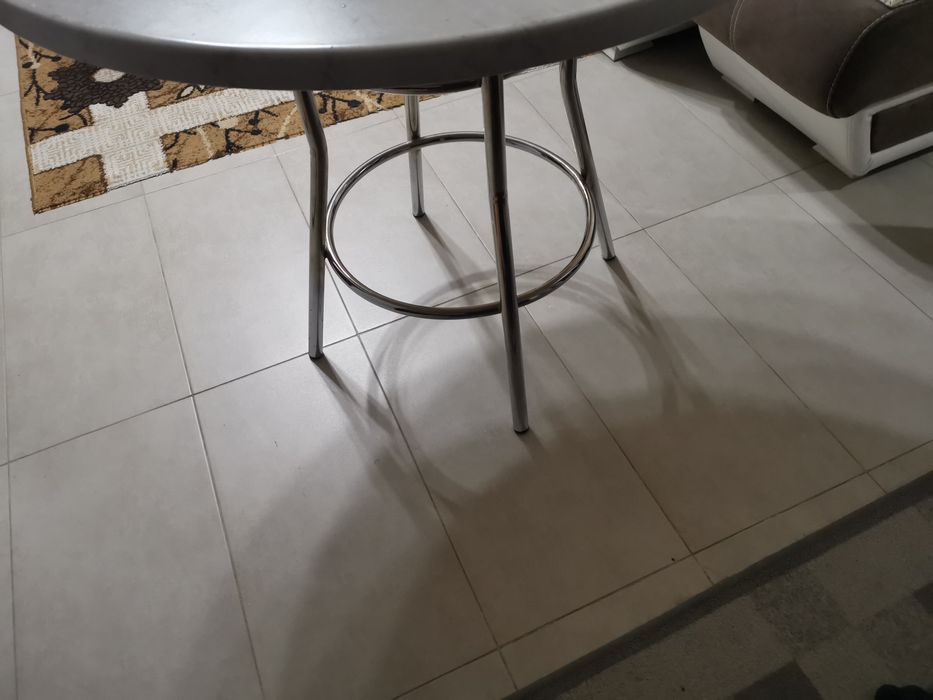 Продавам маса  много запазен