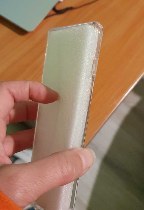 Продавам силиконов кейс за телефон Samsung Galaxy S10 нов