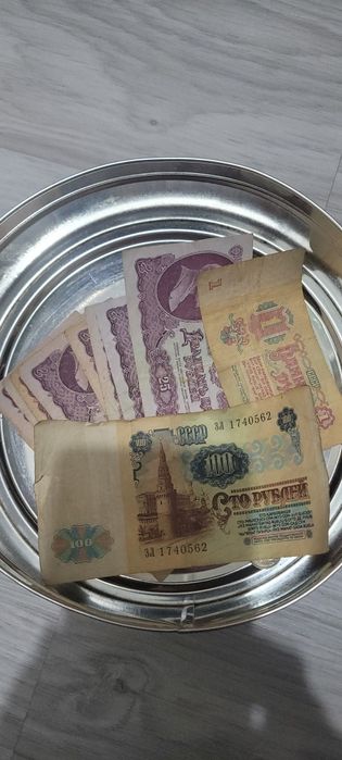 Продаются  монеты рубли