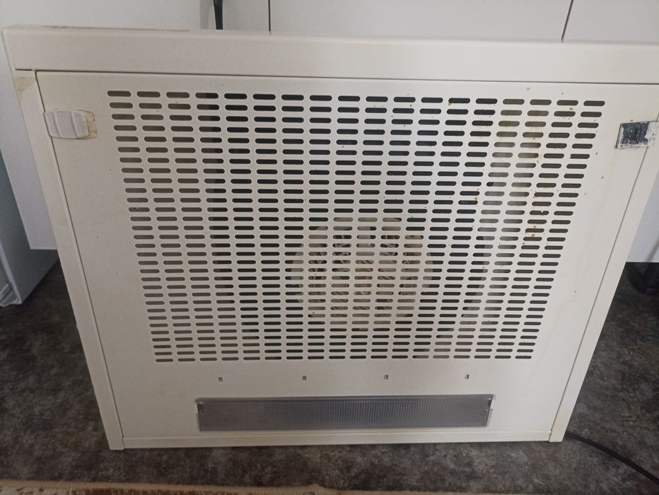 Продам  вытяжку   в рабочем  состоянии