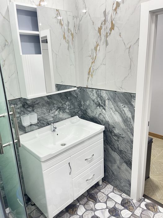 2 х комнатная квартира на 2 этаже . 46- школа. Престижный район.