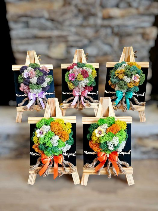 Осмомартенски предложения, подаръци, декорации