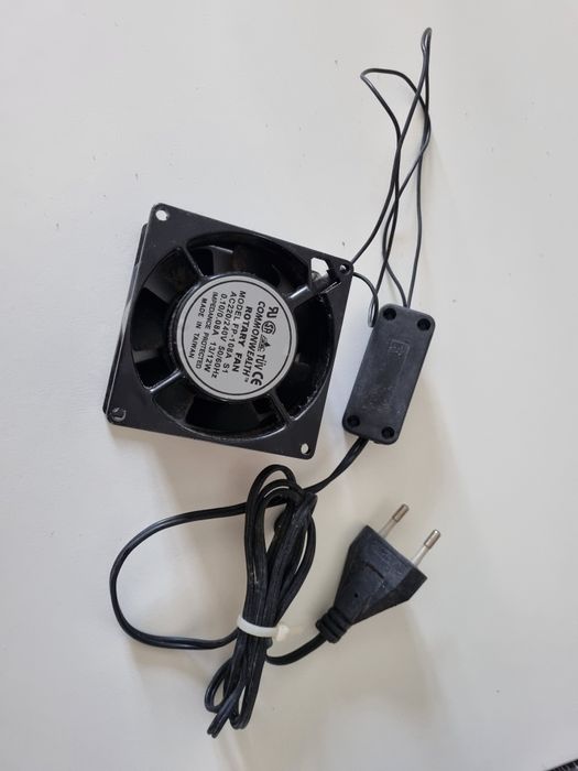 Cooler laptop transformat în ventilator