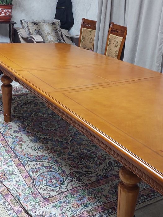 Стол для гостиной