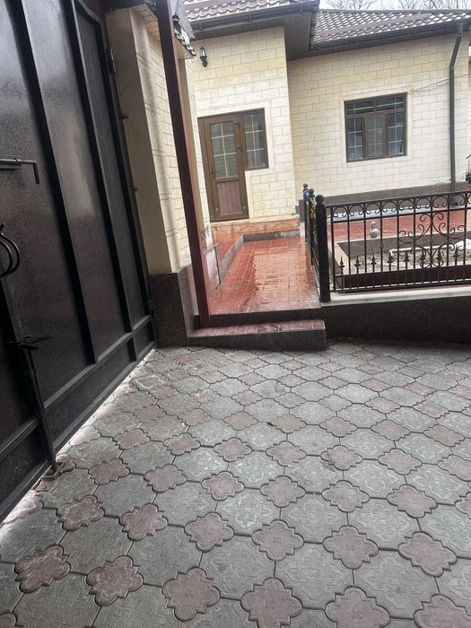 Гагарин мектептің қасында ж/е садиктің қасында