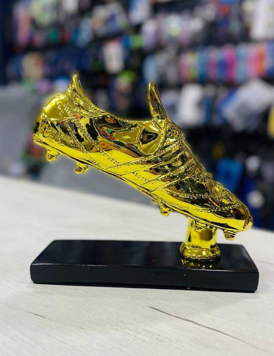 Oltin top butsa qolqop. Золотой мяч бутси перчатка. Skidka Dastavka