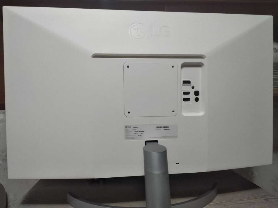 LG UHD Monitor 27UL500