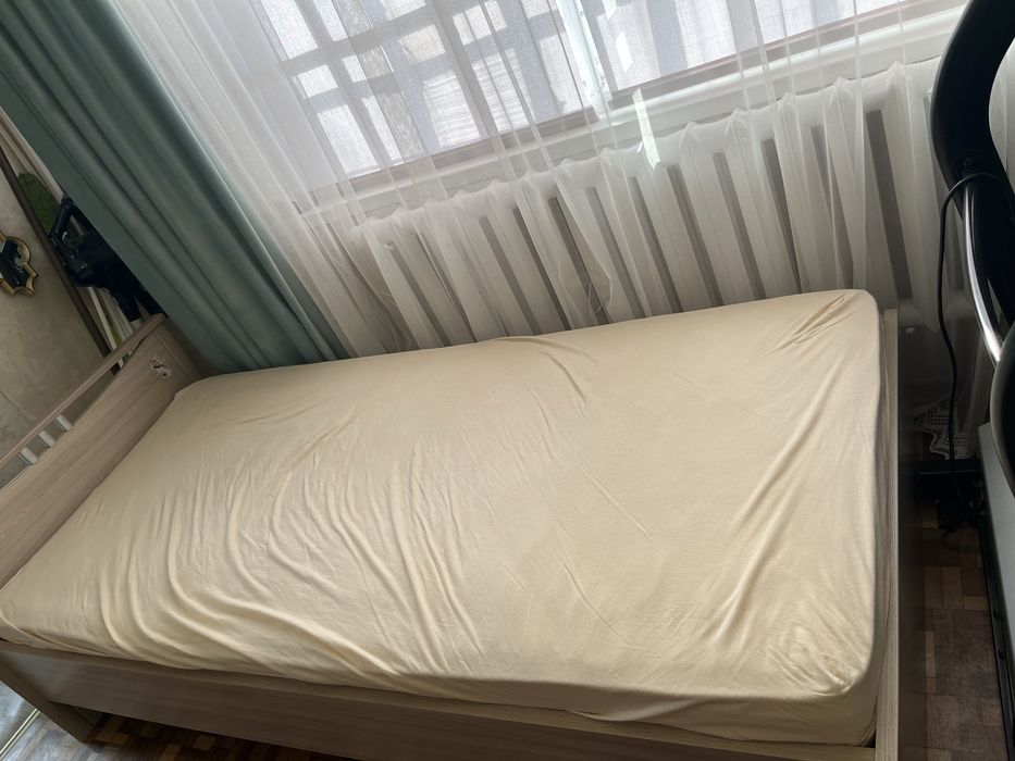 Продам кровать с матрасом