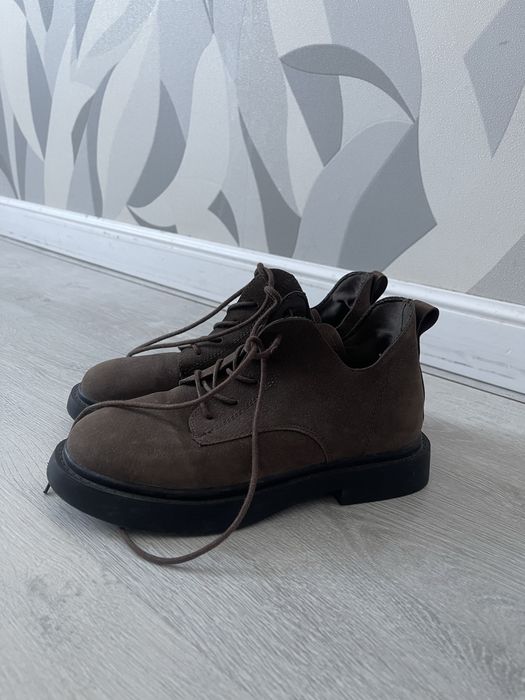 Продам женские ботинки