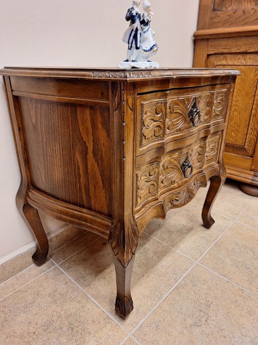 Скрин дъб с богата дърворезба