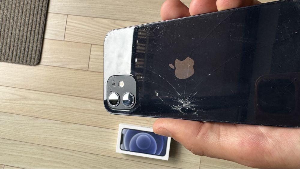 Black Iphone 12 - 64GB