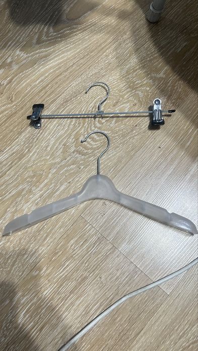 Продам вешалки для одежды